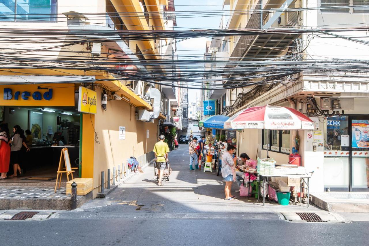 The Mellow At Silom Villa Банкок Екстериор снимка